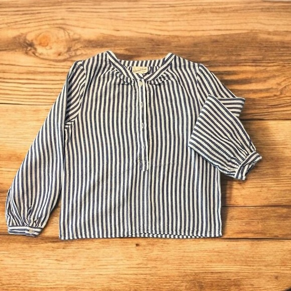 University Thread linen top. - Picture 1 of 3